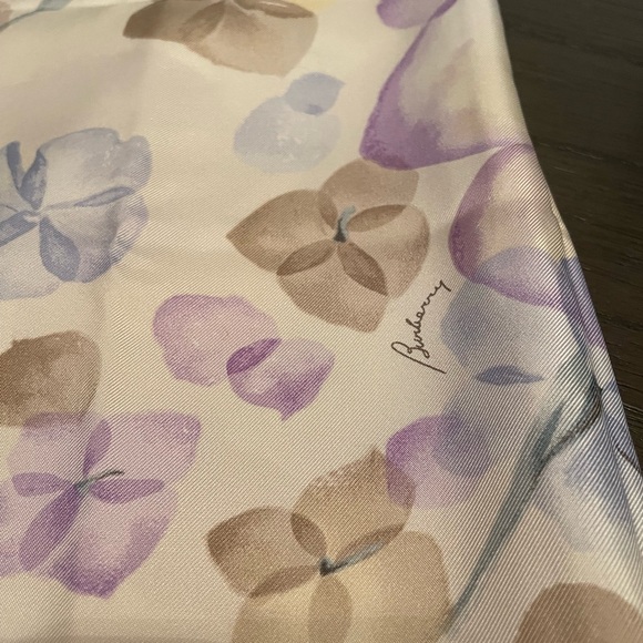 Burberry scarf - Picture 3 of 10